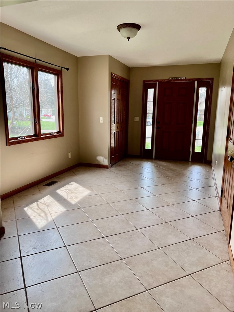 105 Poolview Circle Dover, OH 44622 - Photo 11 of 26