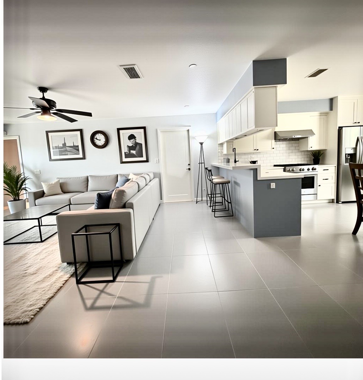 705 Phyllis Court Conroe, TX 77303 - Photo 4 of 17 Ai paint decor on living & kitchen area