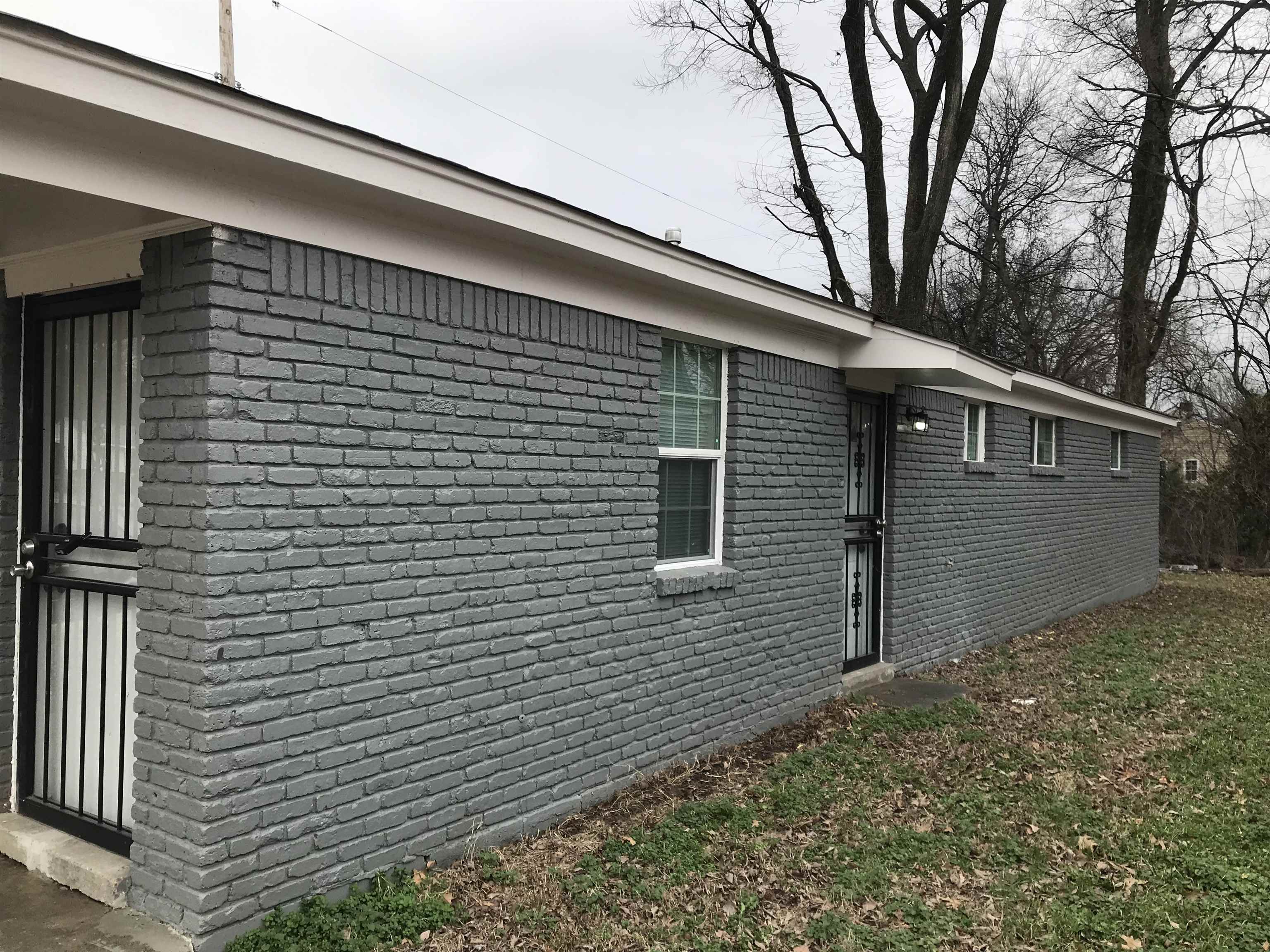 3117 Yale Avenue Memphis, TN 38112 - Photo 2 of 7 a view of backyard of house
