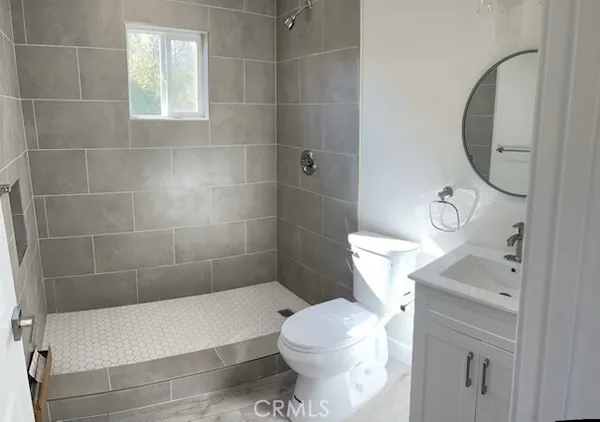 $1,995 | 7019 Geyser Avenue, Reseda, CA 91335