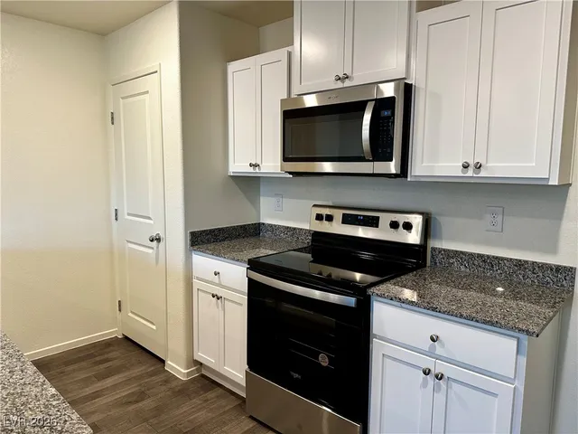 $1,975 | 1164 Scarlet Sparrow Street, Henderson, NV 89011