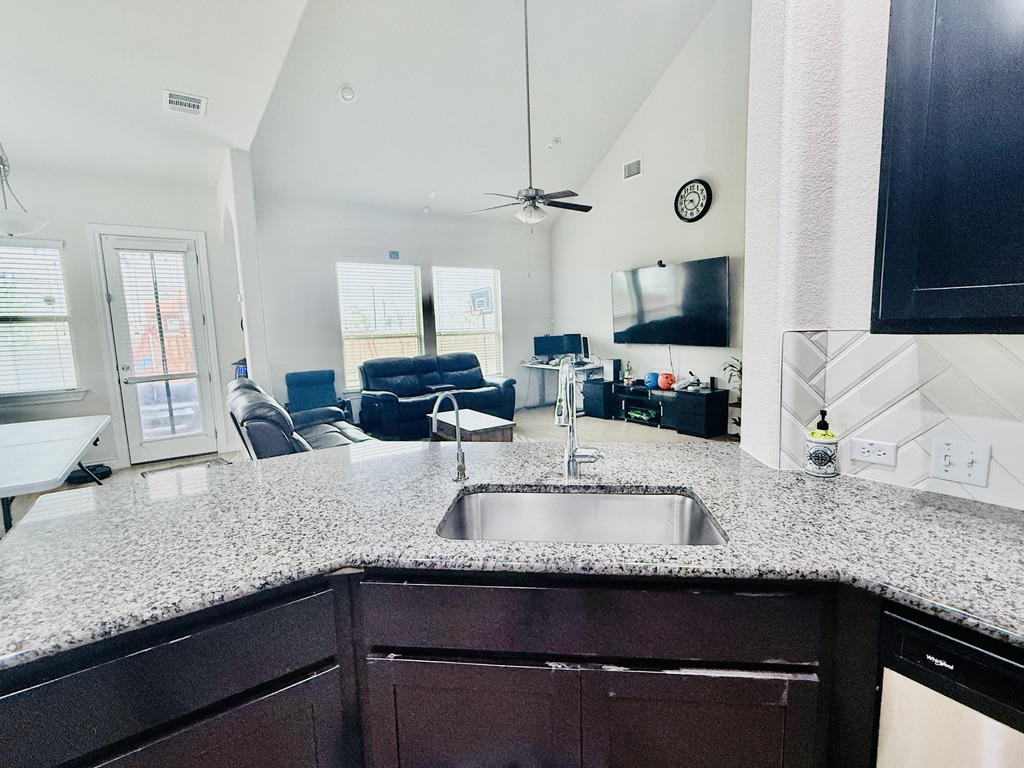 3925 Gildas Path Pflugerville, TX 78660 - Photo 10 of 40