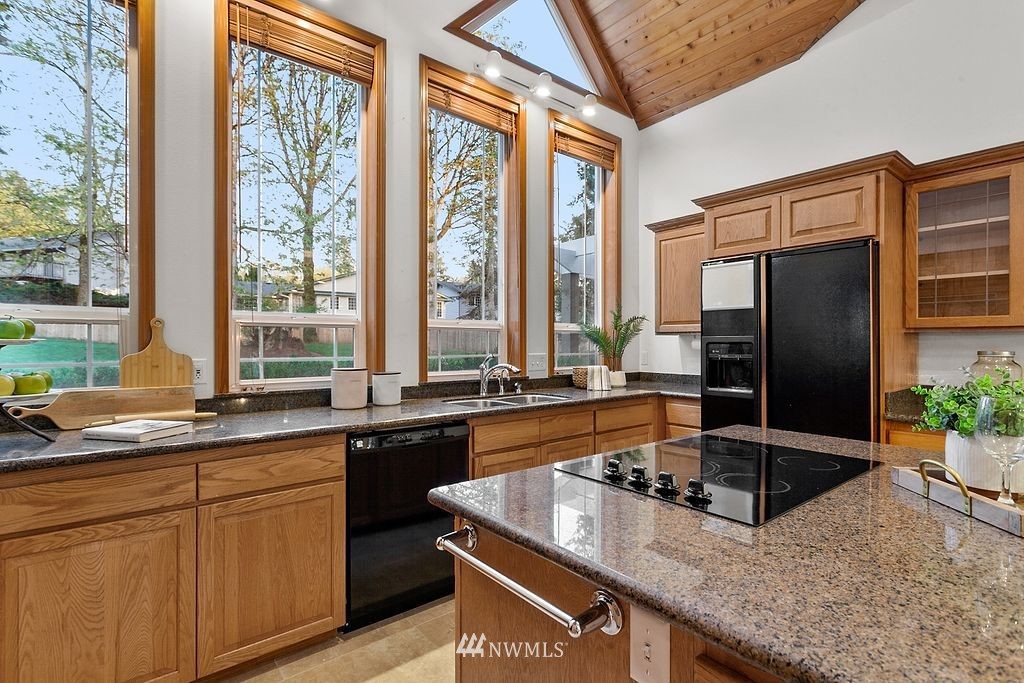 13634 Southeast 196th Place Renton, WA 98058 - Photo 11 of 36 Gallery Image 11