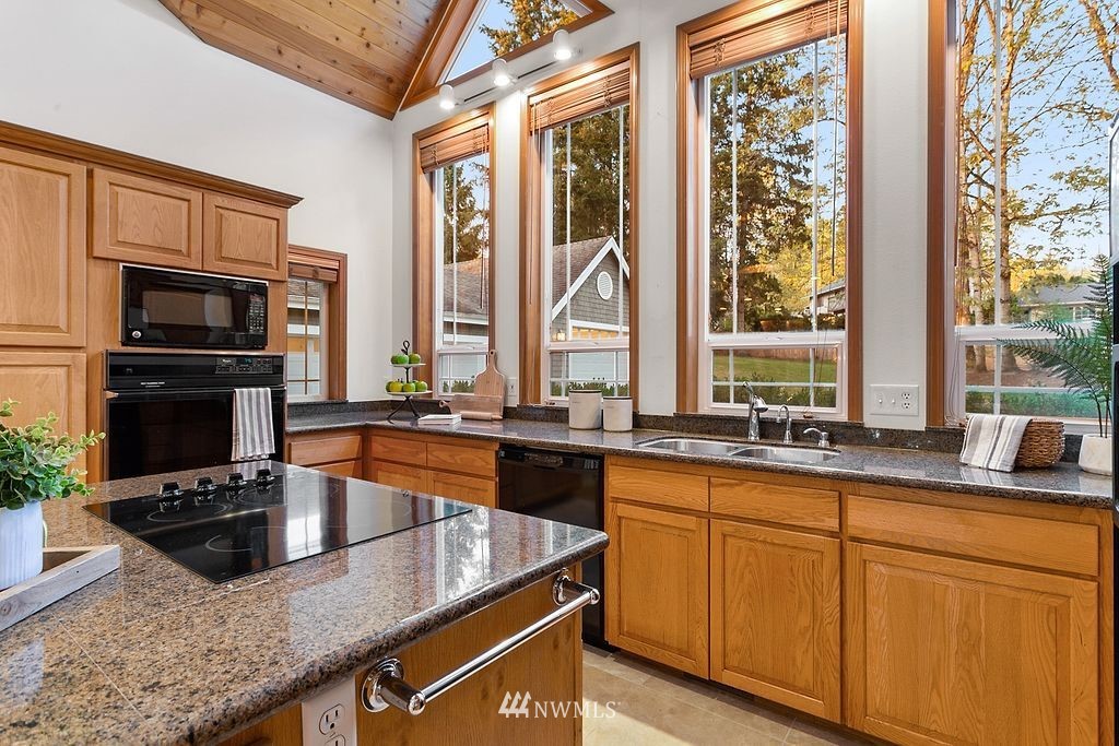 13634 Southeast 196th Place Renton, WA 98058 - Photo 12 of 36 Gallery Image 12