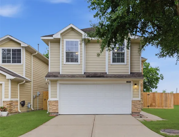 a front view of house with yard