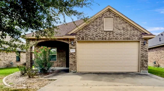 $275,000 | 1012 Rosewood Lane, Angleton, TX 77515
