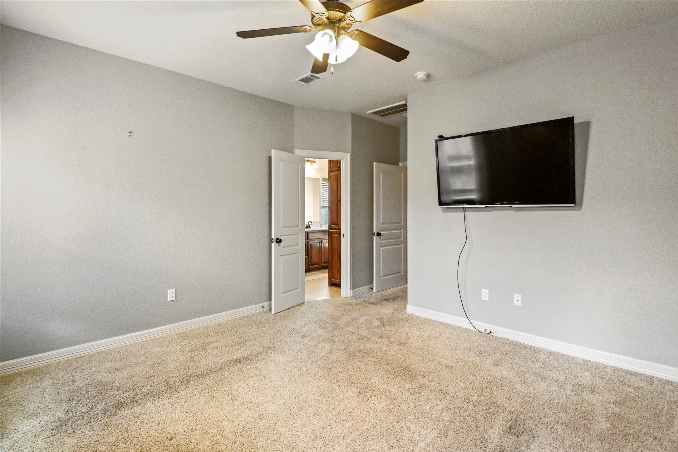 1012 Rosewood Lane Angleton, TX 77515 - Photo 15 of 21 a view of a livingroom with a flat screen tv
