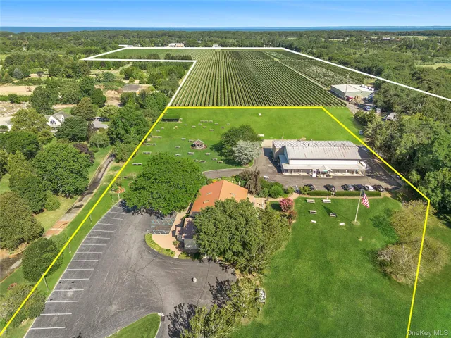 a view of a tennis court