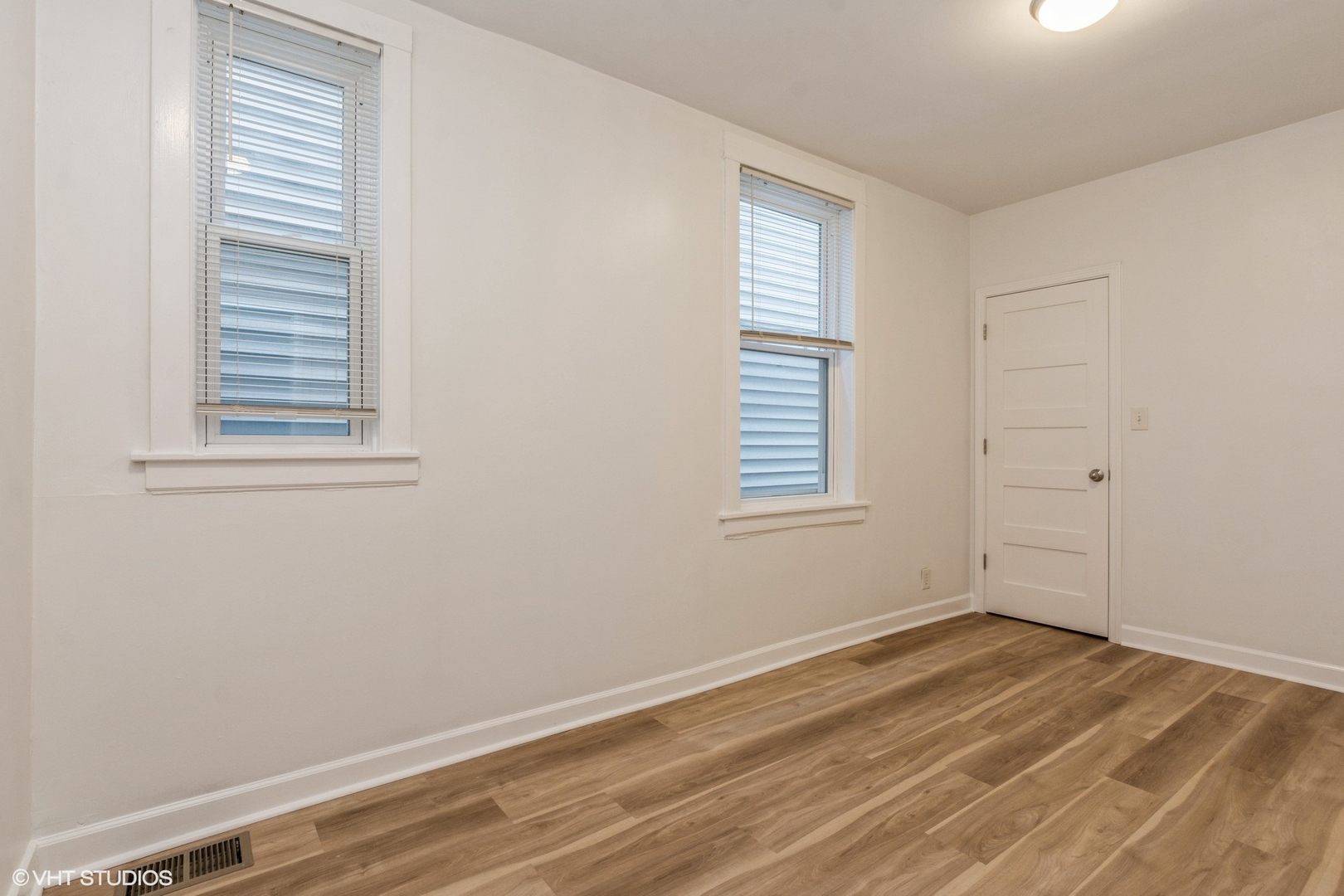 2909 North Ridgeway Avenue Chicago, IL 60618 - Photo 8 of 46