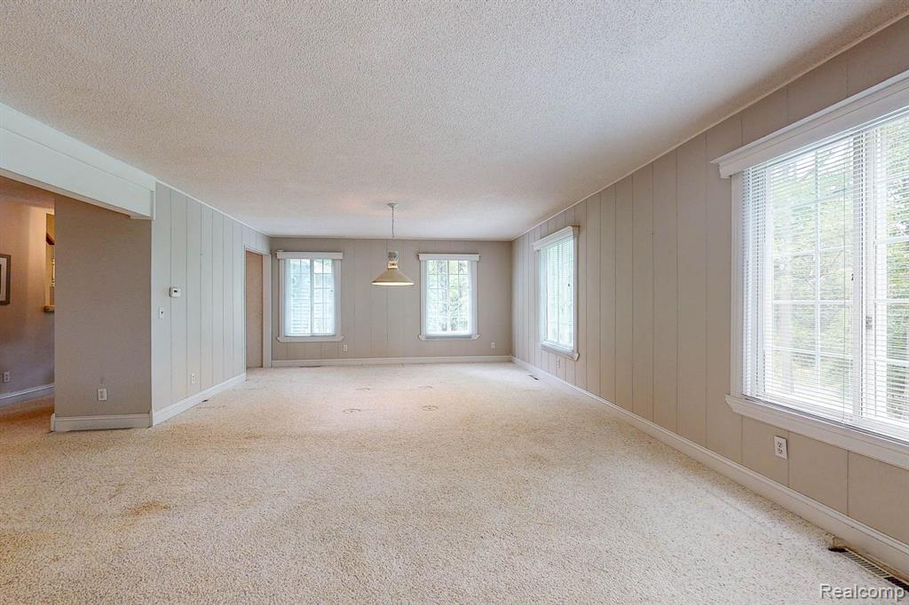 12460 White Lake Road Fenton, MI 48430 - Photo 8 of 55
