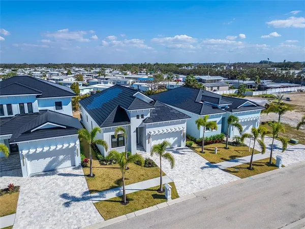 $1,049,000 | 6540 Simone Shores Circle, Apollo Beach, FL 33572