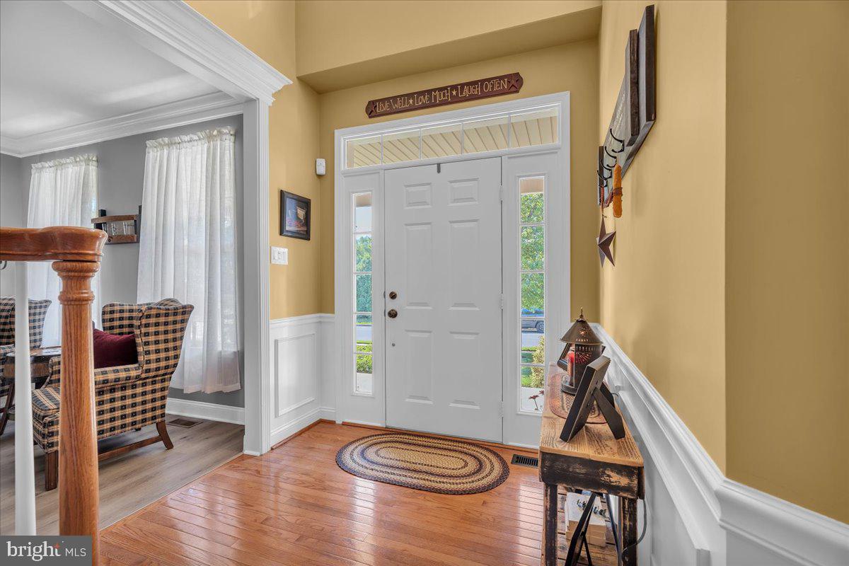 74 Candlewood Road Williamstown, NJ 08094 - Photo 3 of 45 Welcoming entryway with charm.