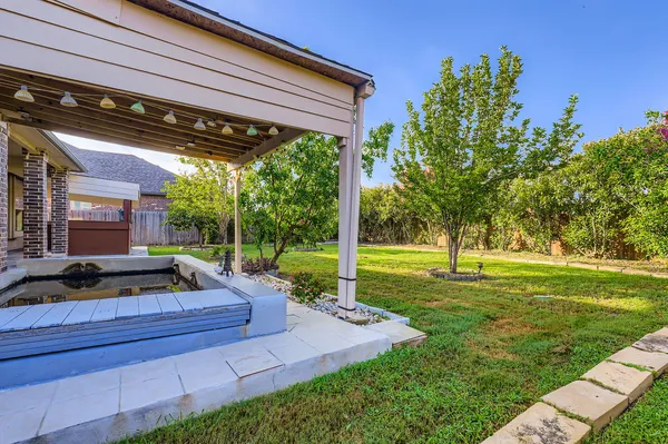 a view of a bench in the backyard