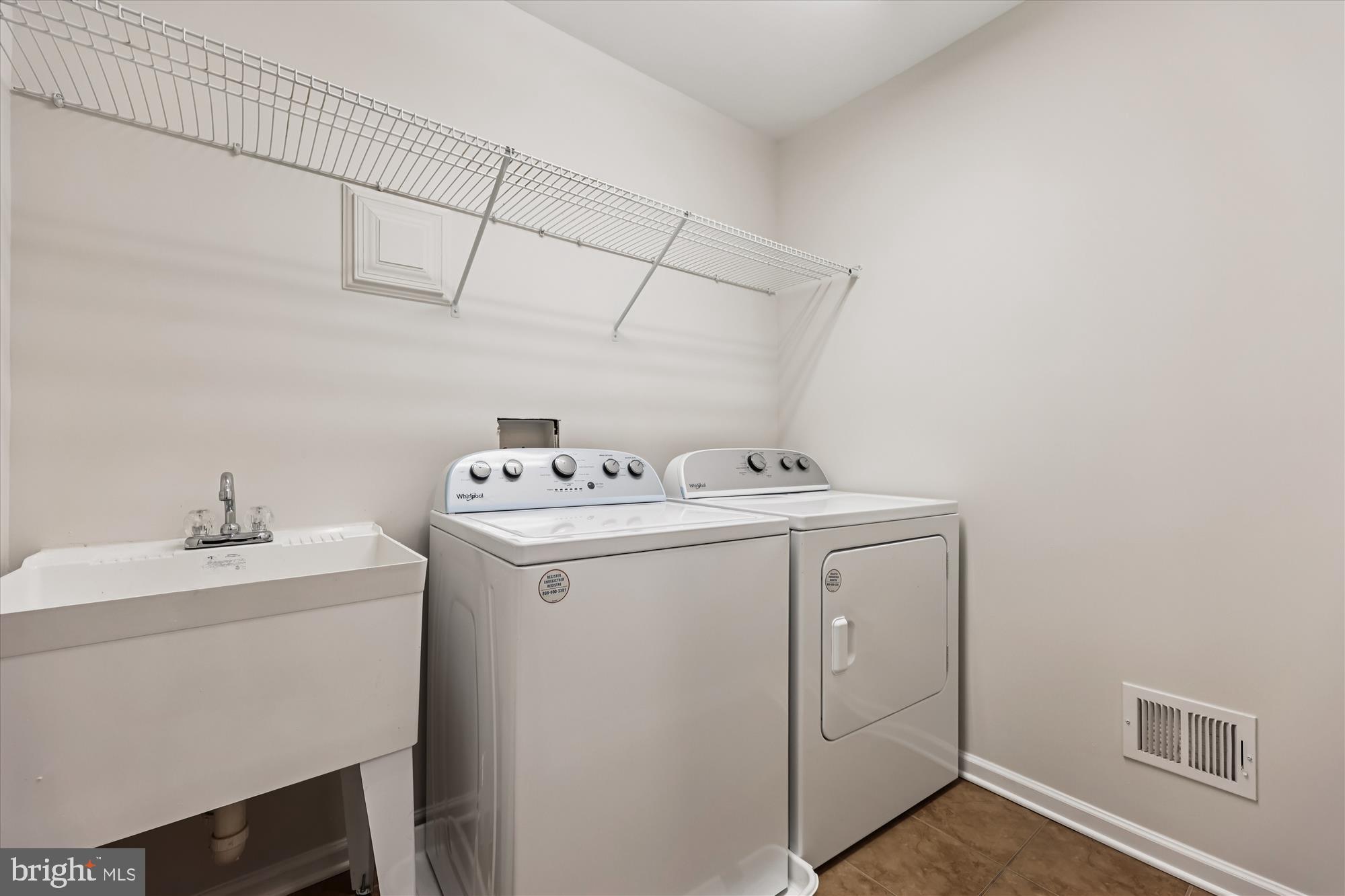 6205 Dispatch Way Frederick, MD 21703 - Photo 54 of 74 Laundry upper-level hallway