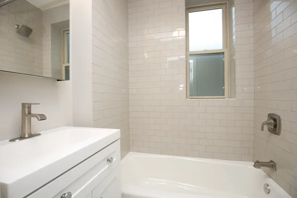 $2,050 | 640 West Wrightwood Avenue, Unit 115, Chicago, IL 60614