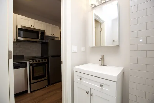 $2,050 | 640 West Wrightwood Avenue, Unit 115, Chicago, IL 60614