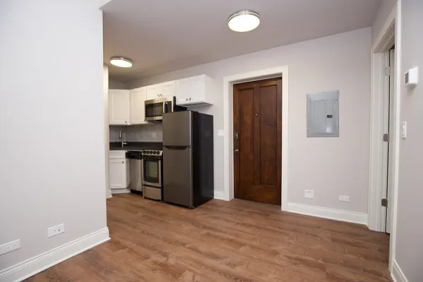 $2,050 | 640 West Wrightwood Avenue, Unit 115, Chicago, IL 60614
