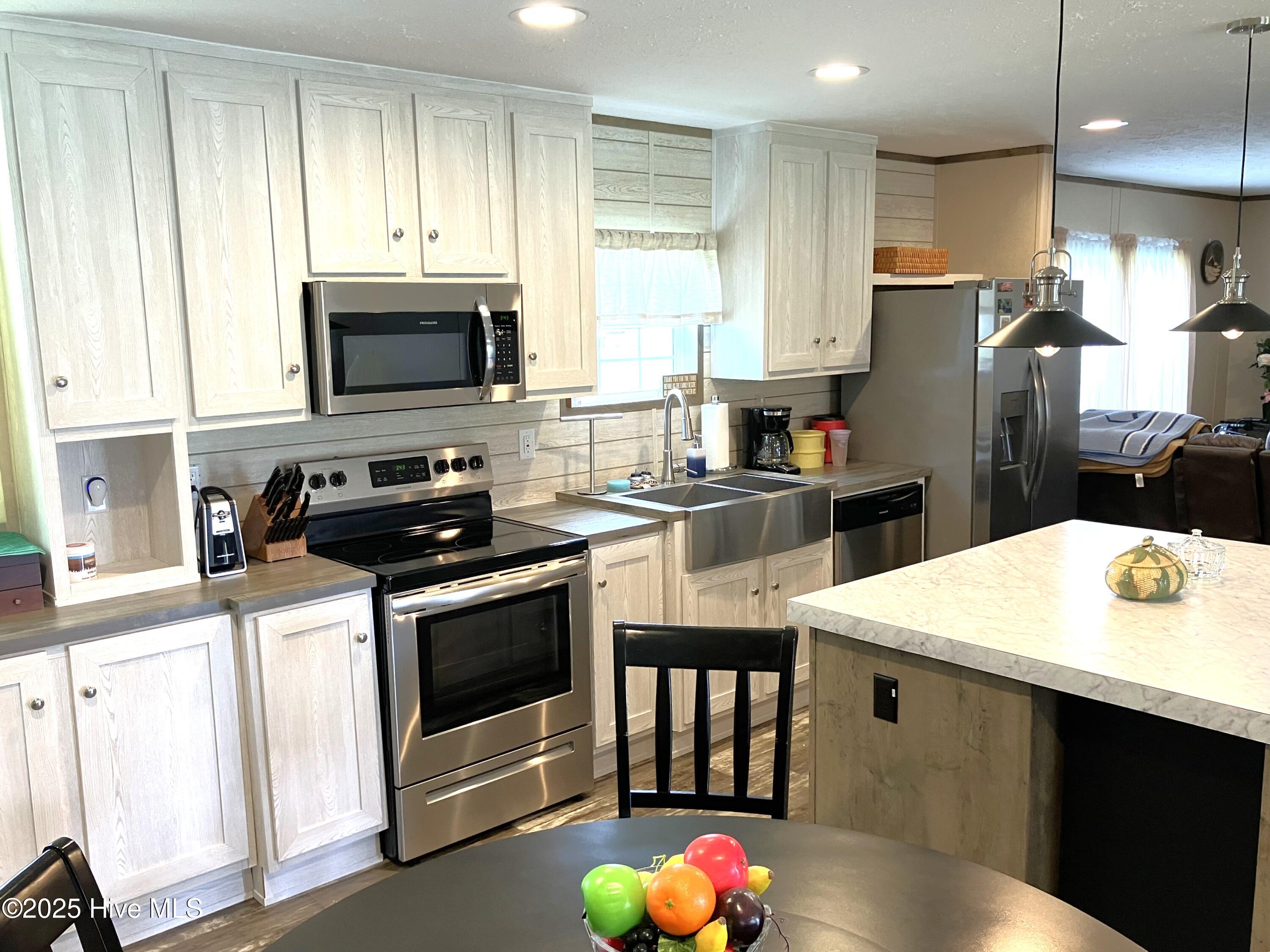 269 Batchelor Road Richlands, NC 28574 - Photo 7 of 25 all stainless steel appliances