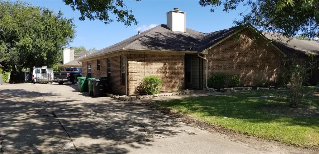 Mostly brick single story duplex in residential area between Walnut Bent and Lakeside. Landlord mows small back yard for you. Virtual tour available! - https://youtu.be/67HCbZqMfp8
