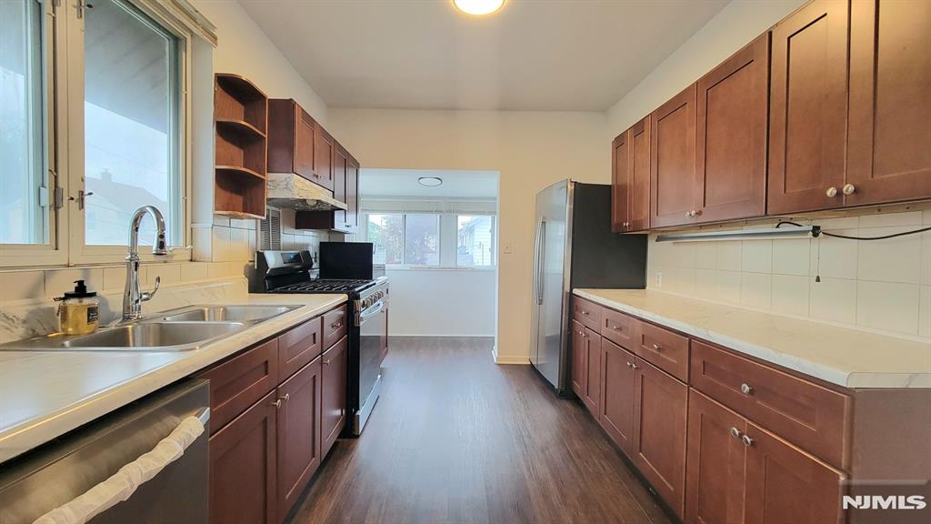 86 East Fort Lee Road, Unit 2 Teaneck, NJ 07666 - Photo 4 of 10