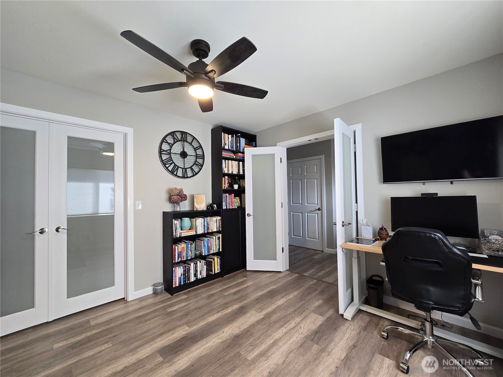 40 Topaz Way Sequim, WA 98382 - Photo 29 of 40 a view of a livingroom with a workspace