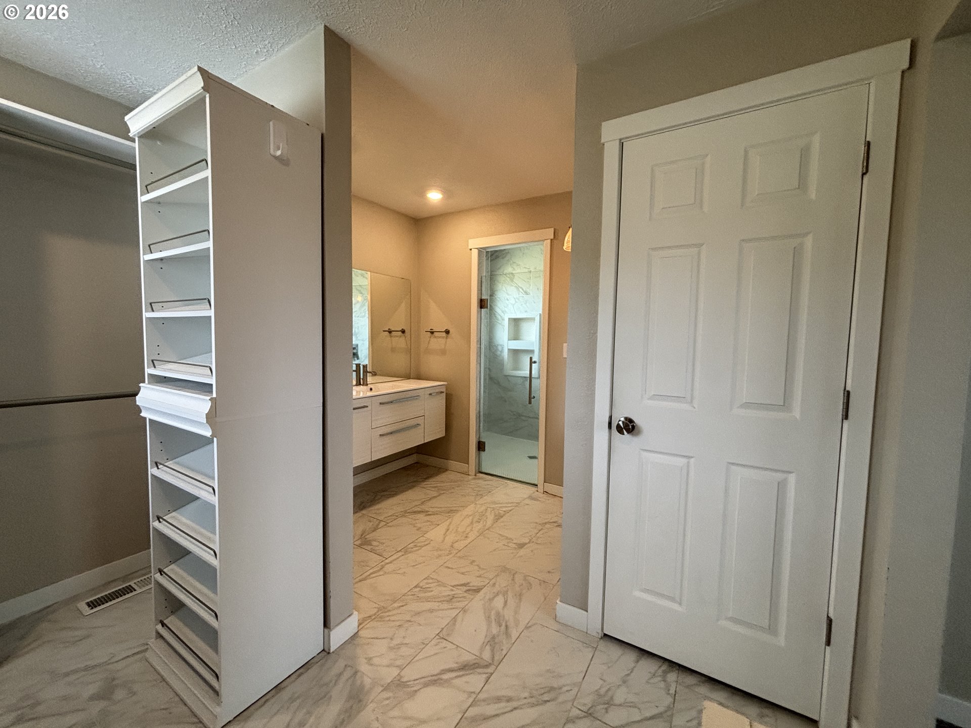 924 Southwest 33rd Street Pendleton, OR 97801 - Photo 8 of 27 a bathroom with a sink and a mirror