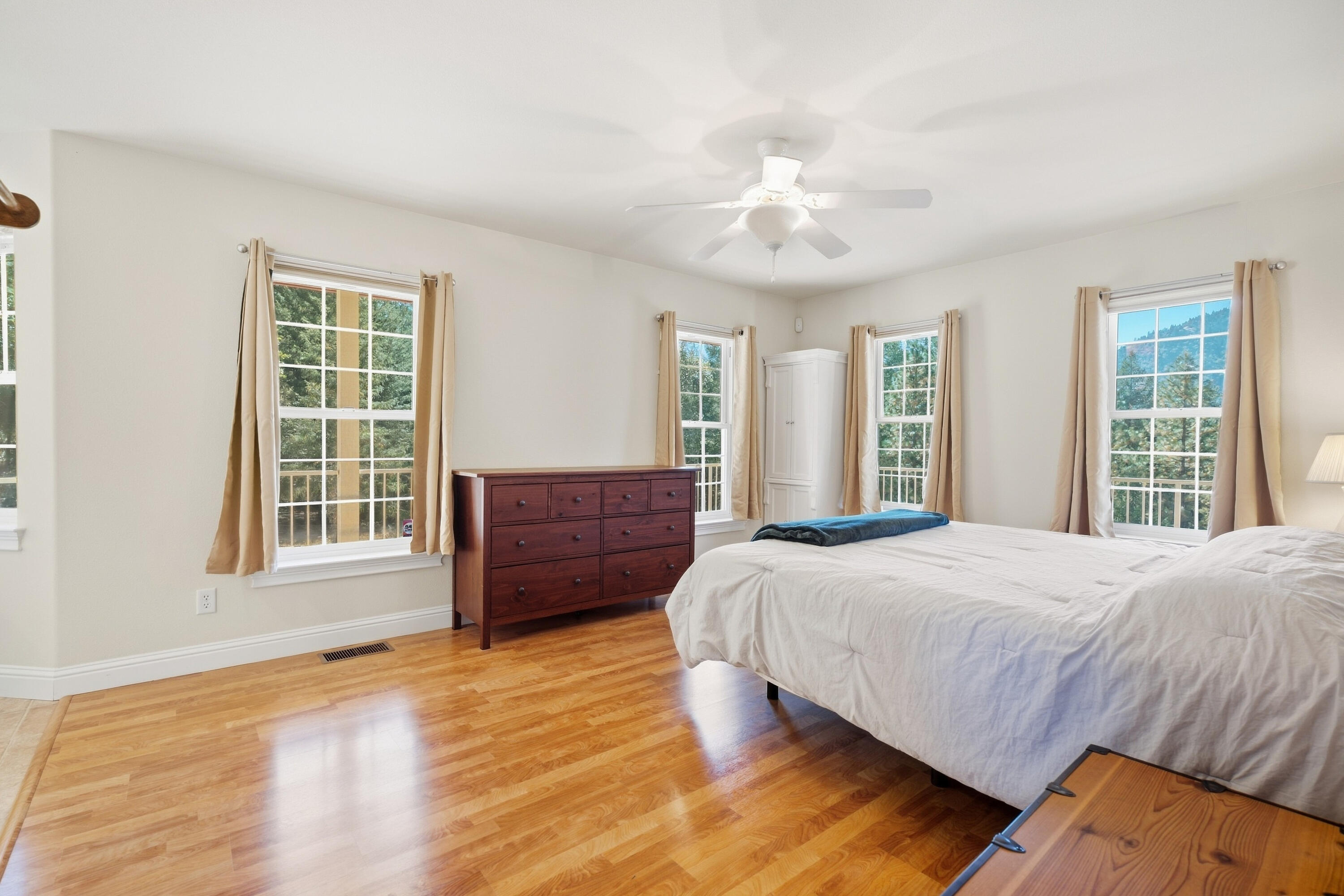 2995 Goose Ranch Road Lewiston, CA 96052 - Photo 23 of 60 Downstairs Primary Suite