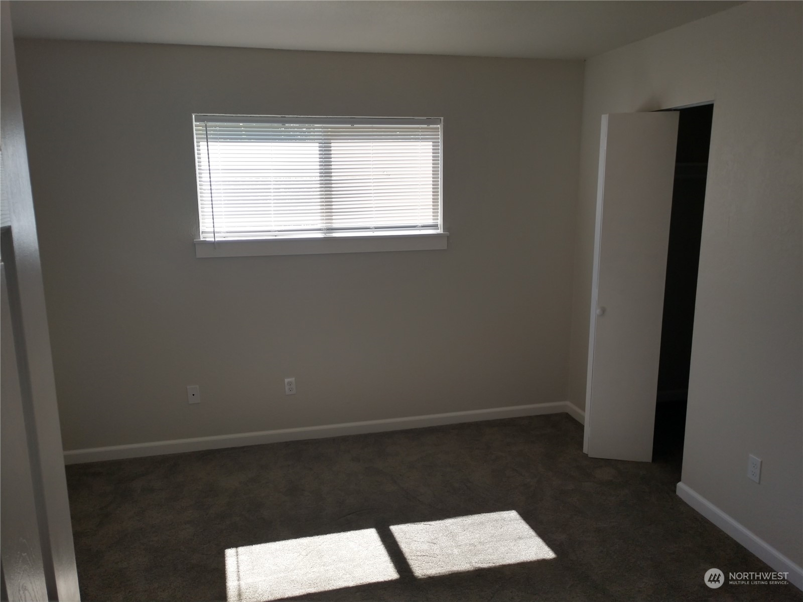 1902 Rockefeller Avenue Everett, WA 98201 - Photo 17 of 17 an empty room with a window