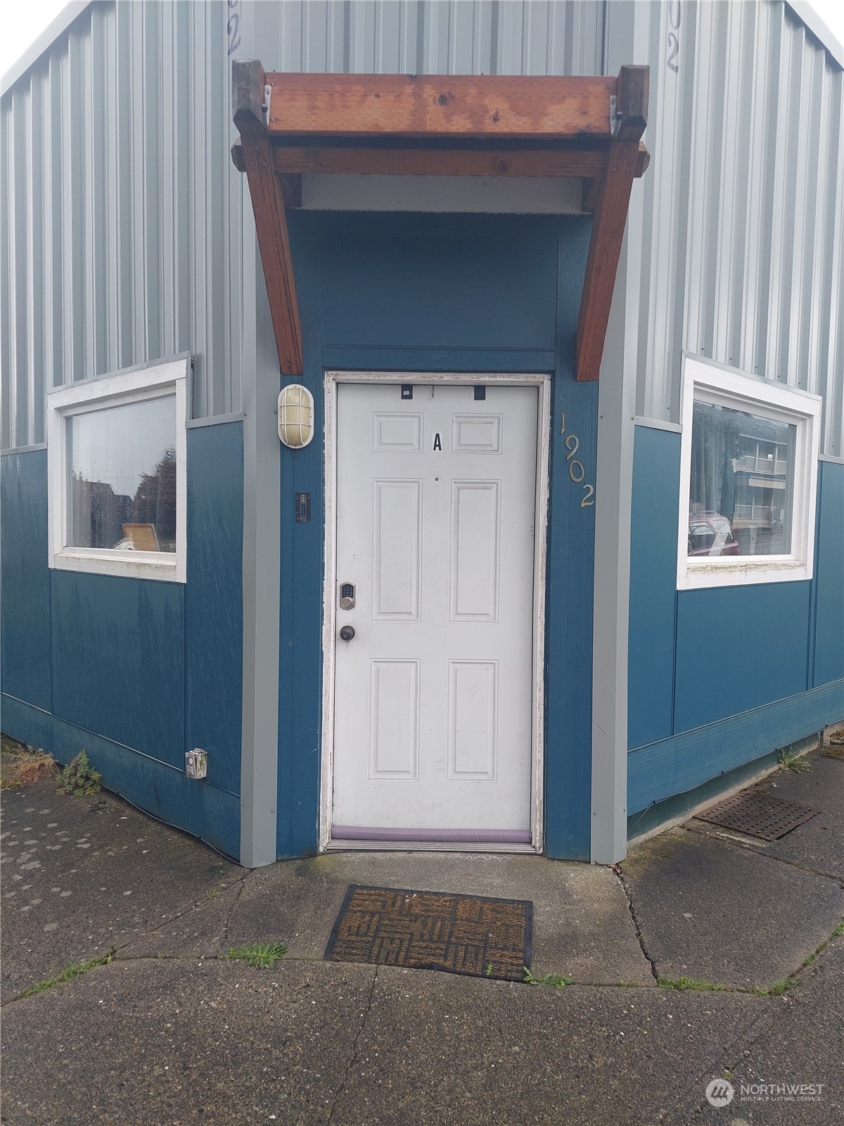 1902 Rockefeller Avenue Everett, WA 98201 - Photo 4 of 17 a view of an entrance to house