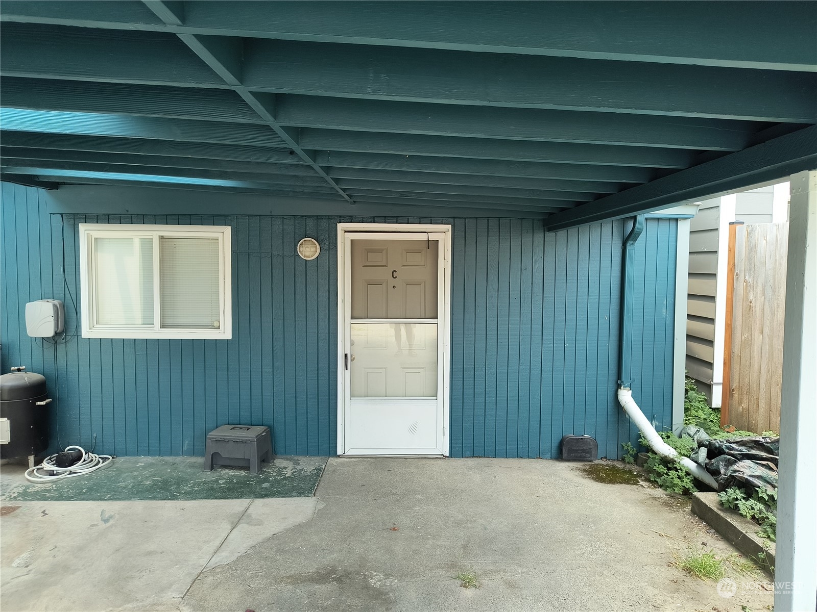 1902 Rockefeller Avenue Everett, WA 98201 - Photo 6 of 17 a view of entrance
