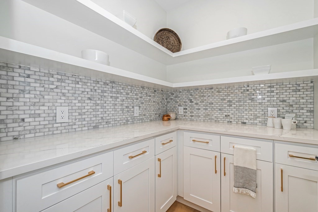 74 Oak Street Lexington, MA 02421 - Photo 11 of 39 Gallery Image 11