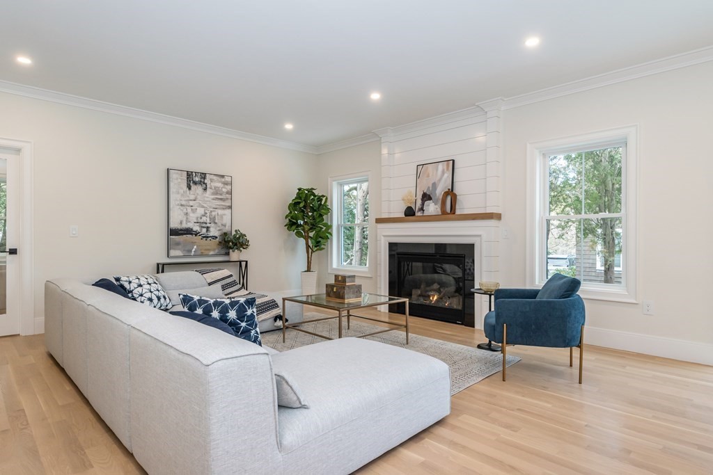 74 Oak Street Lexington, MA 02421 - Photo 5 of 39 Gallery Image 5