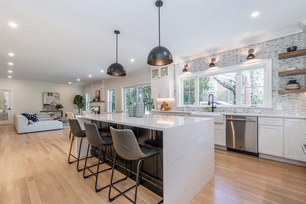 74 Oak Street Lexington, MA 02421 - Photo 7 of 39 Gallery Image 7