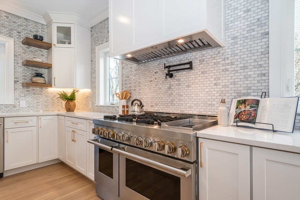 74 Oak Street Lexington, MA 02421 - Photo 9 of 39 Gallery Image 9
