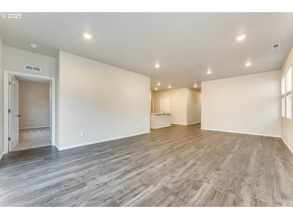 2897 U Street Springfield, OR 97477 - Photo 17 of 26 a view of an empty room
