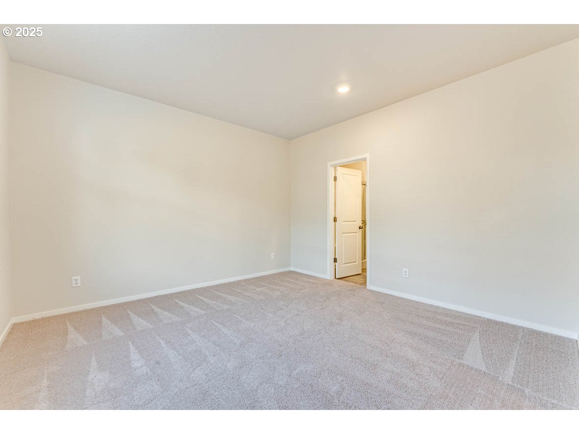 2897 U Street Springfield, OR 97477 - Photo 21 of 26 a view of an empty room