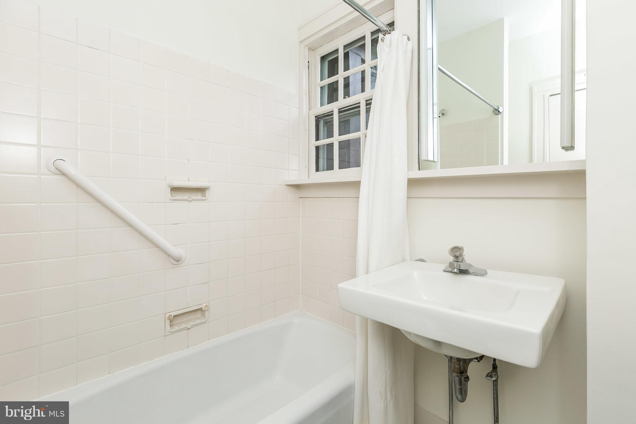 4 Midvale Road Baltimore, MD 21210 - Photo 20 of 30 En suite master bath