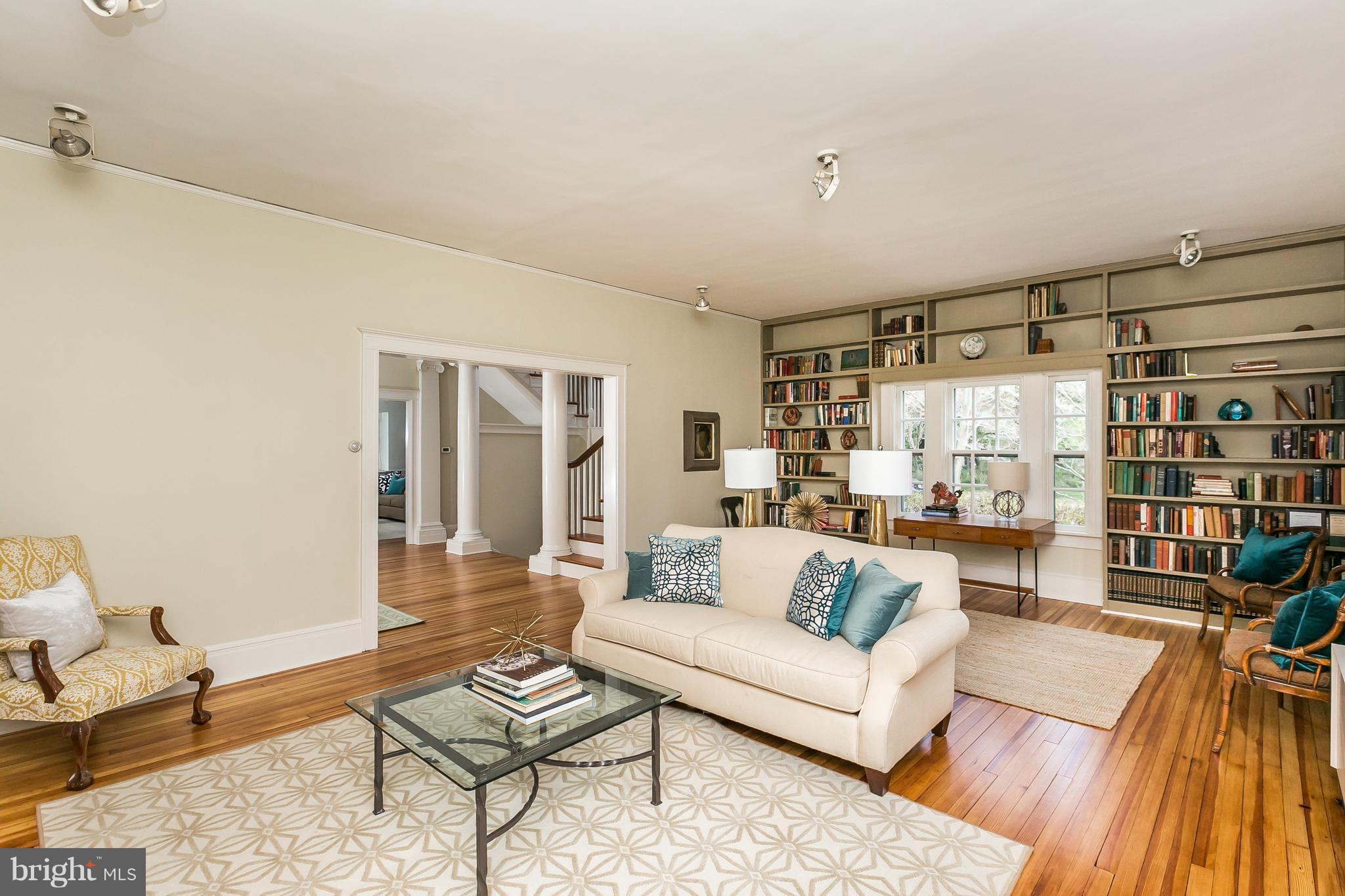 4 Midvale Road Baltimore, MD 21210 - Photo 6 of 30 Living room opens to entry hall