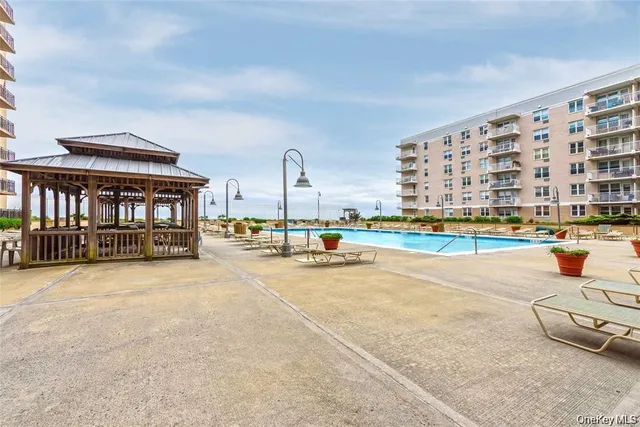 $575,000 | 25 Neptune Boulevard, Unit 2T, Long Beach, NY 11561
