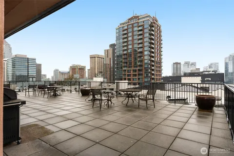 a view of roof with sitting area