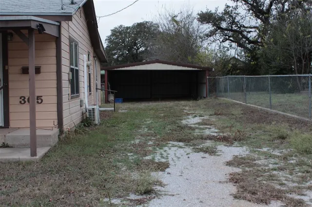 $72,000 | 305 North Travis Street, Comanche, TX 76442