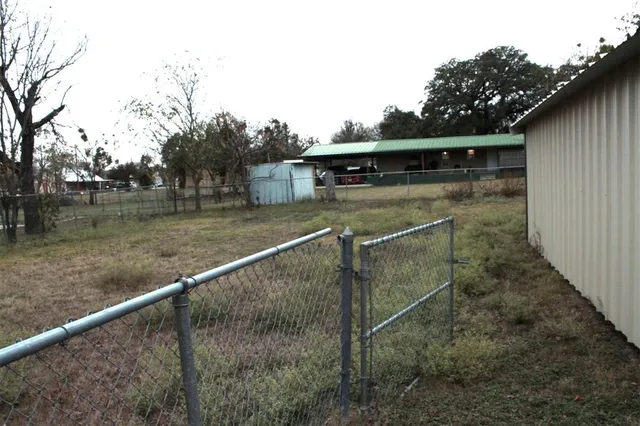 $72,000 | 305 North Travis Street, Comanche, TX 76442