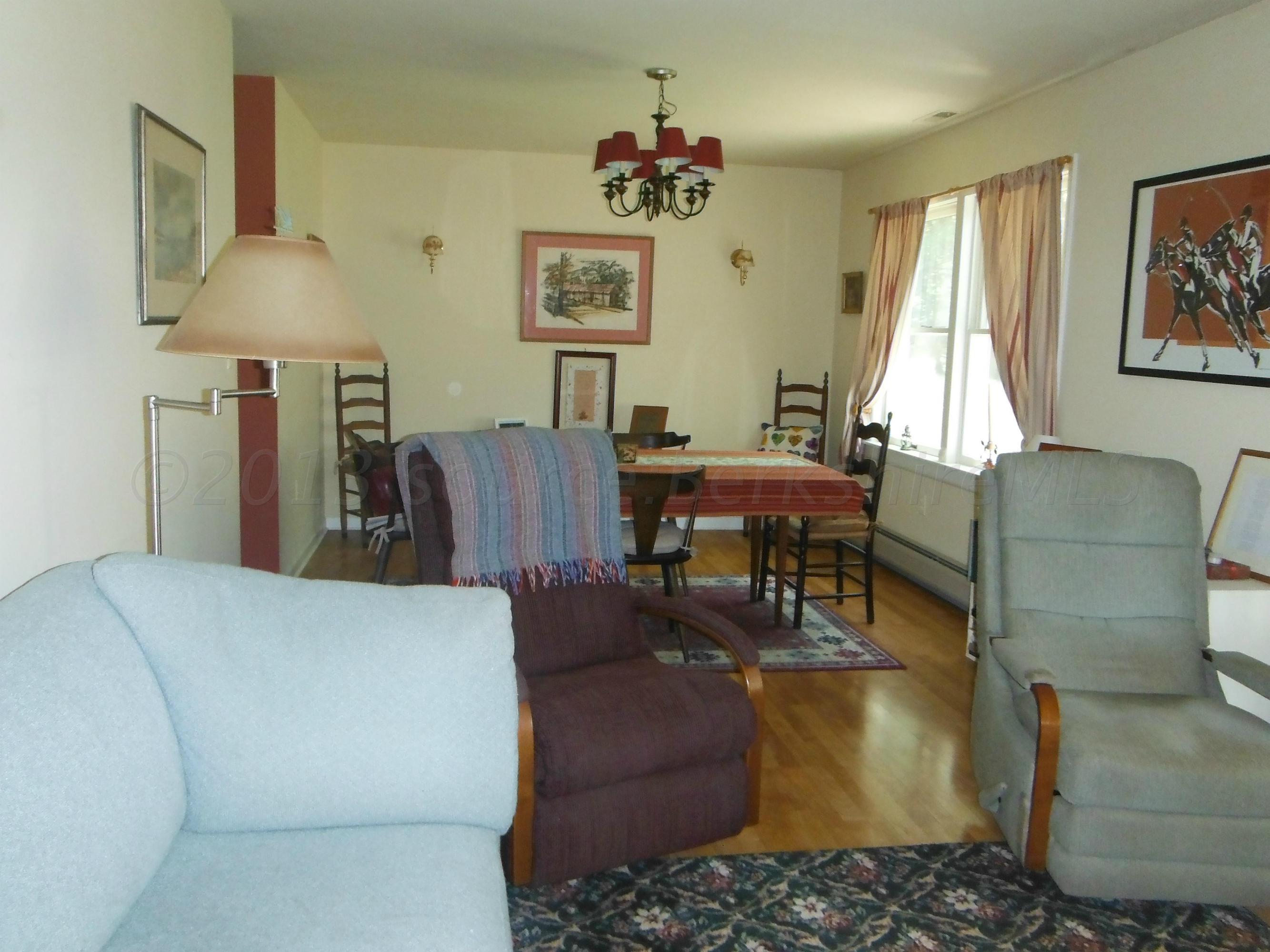 56 Glendale Road Stockbridge, MA 01236 - Photo 8 of 13 Living/Dining