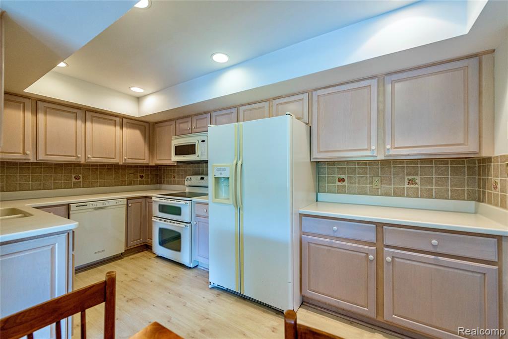 19710 West 13 Mile Road, Unit 201 Franklin, MI 48025 - Photo 2 of 34