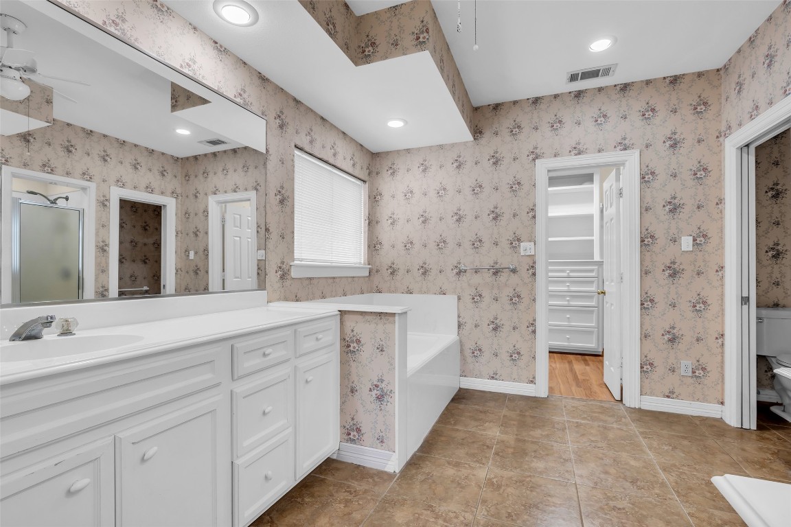 4123 Drake Street Houston, TX 77005 - Photo 24 of 39 2nd Floor Primary Bath