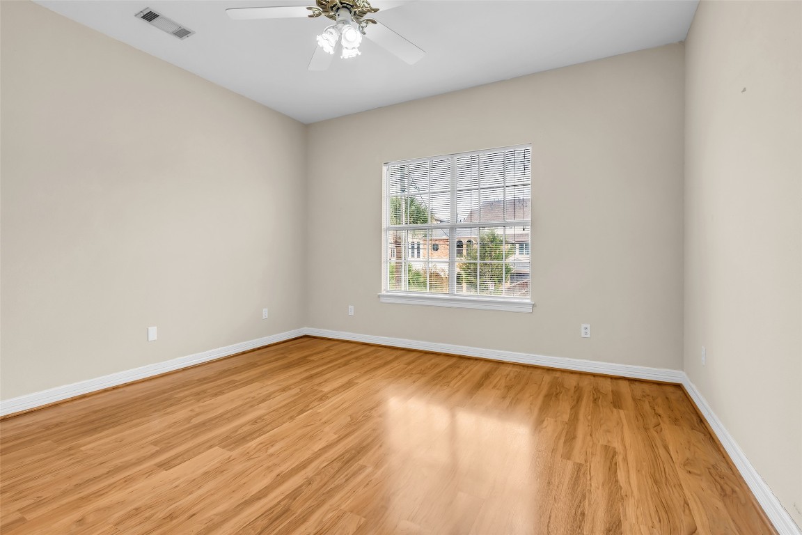 4123 Drake Street Houston, TX 77005 - Photo 26 of 39 2nd Floor Bedroom