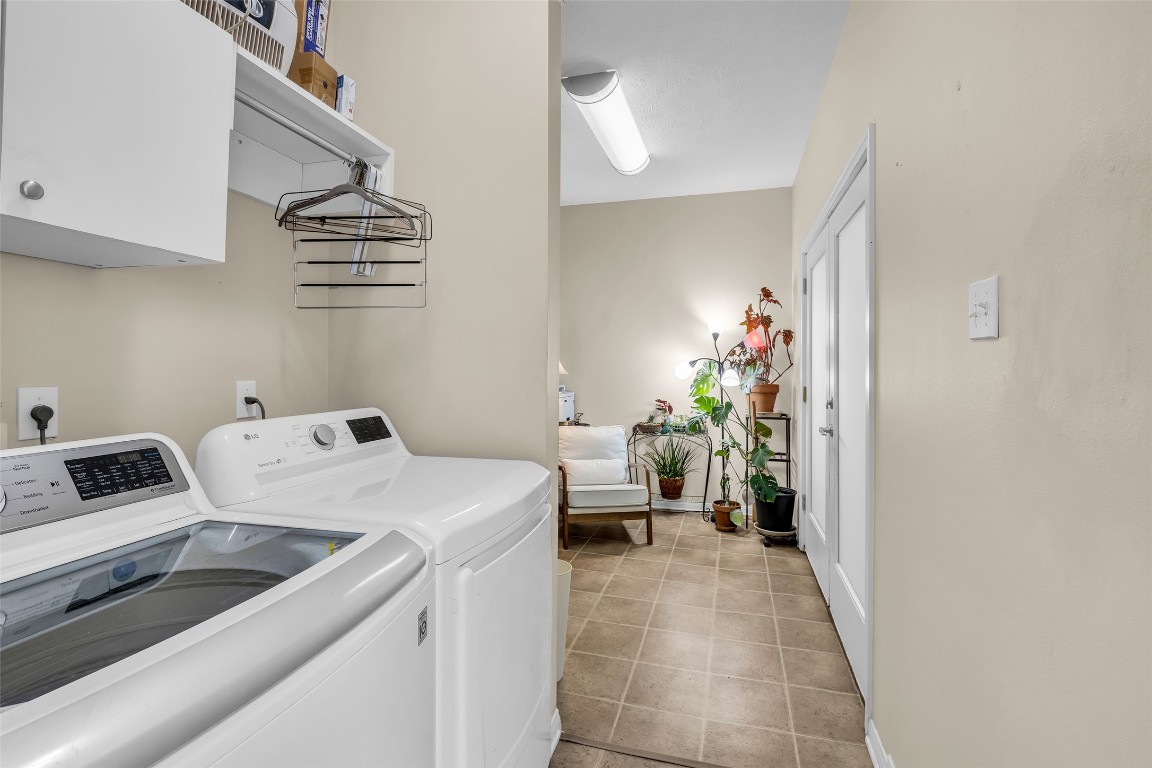 4123 Drake Street Houston, TX 77005 - Photo 36 of 39 Laundry in Back Building