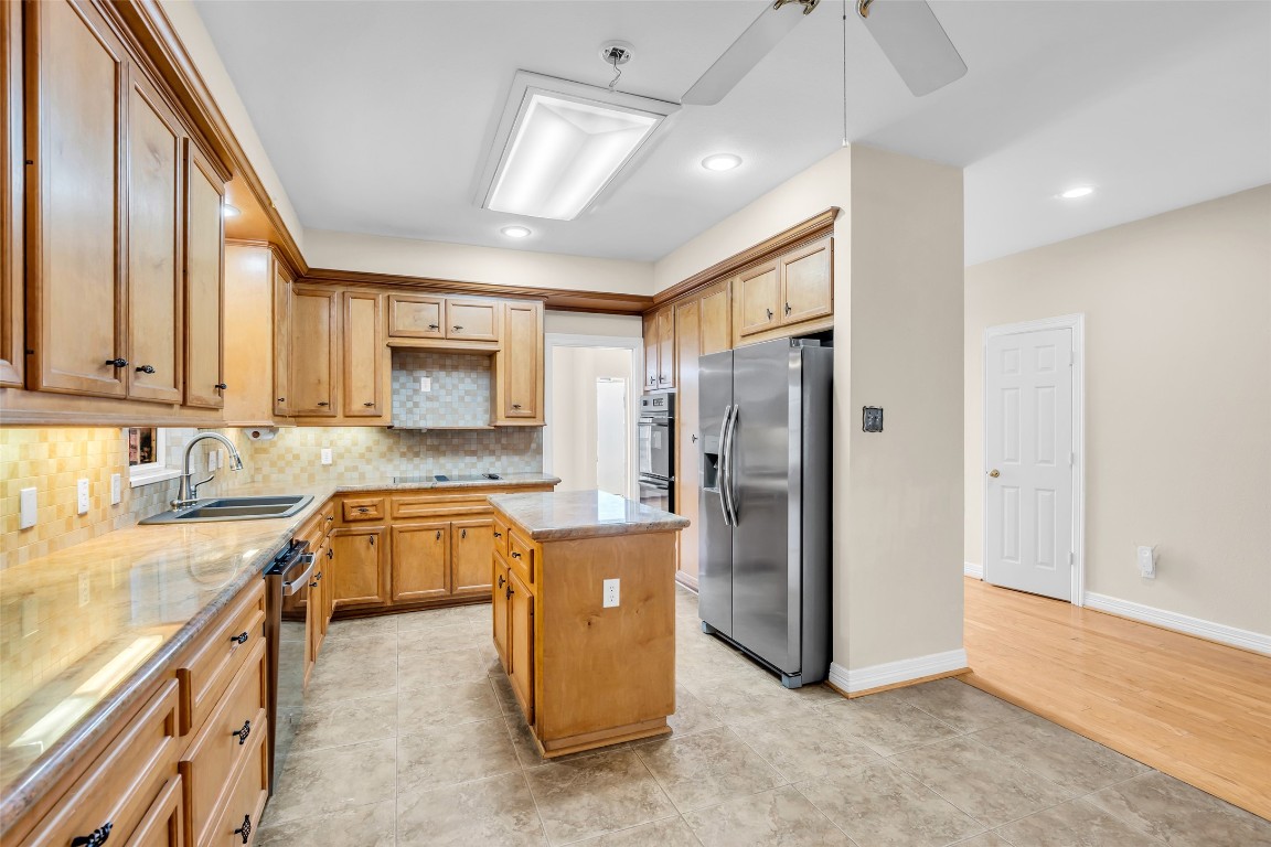 4123 Drake Street Houston, TX 77005 - Photo 9 of 39 Kitchen