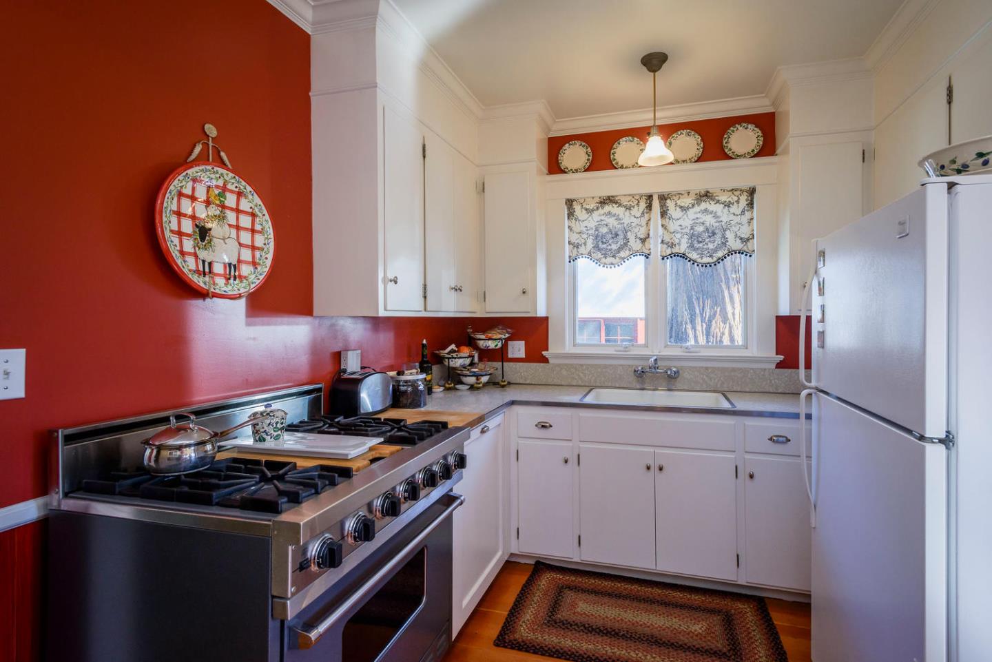 466 Ruthven Avenue Palo Alto, CA 94301 - Photo 3 of 12 a kitchen with a stove and a refrigerator