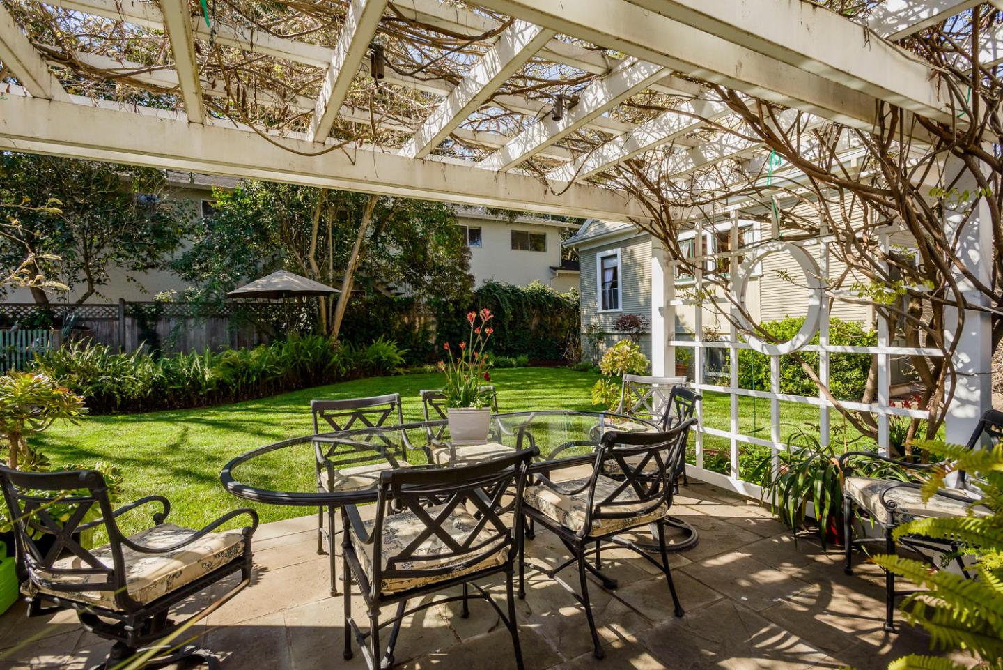 466 Ruthven Avenue Palo Alto, CA 94301 - Photo 8 of 12 a view of an chairs and table in the patio